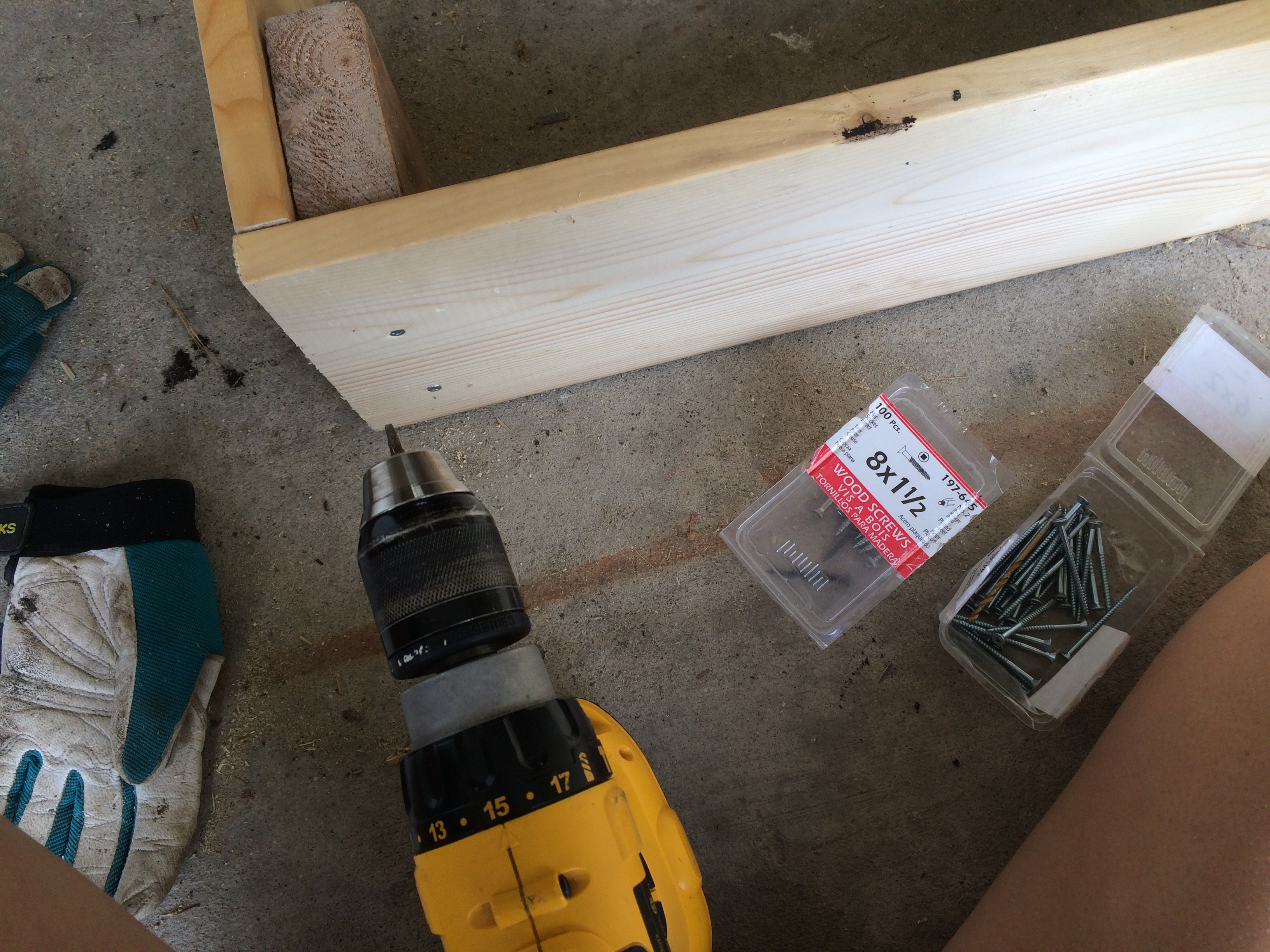 Joining two sides of planter together